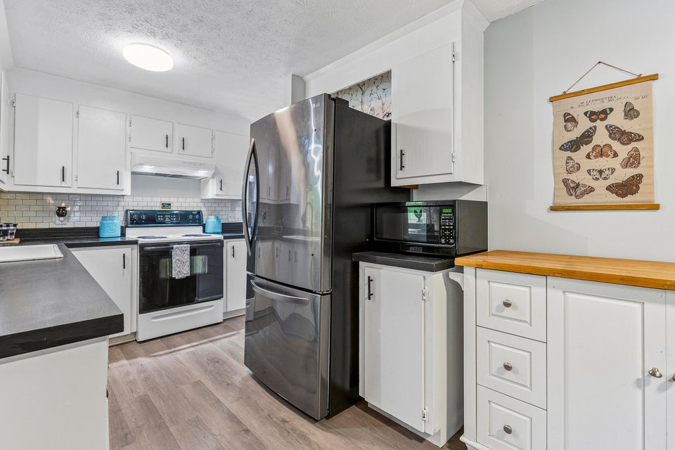 Kitchen and sink at 598 Cape Road
